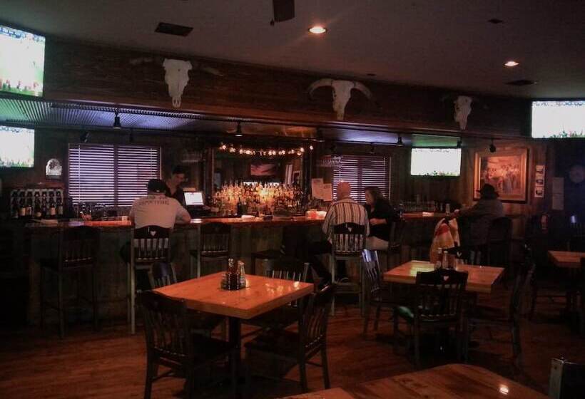 Mcallister Inn & Lodging