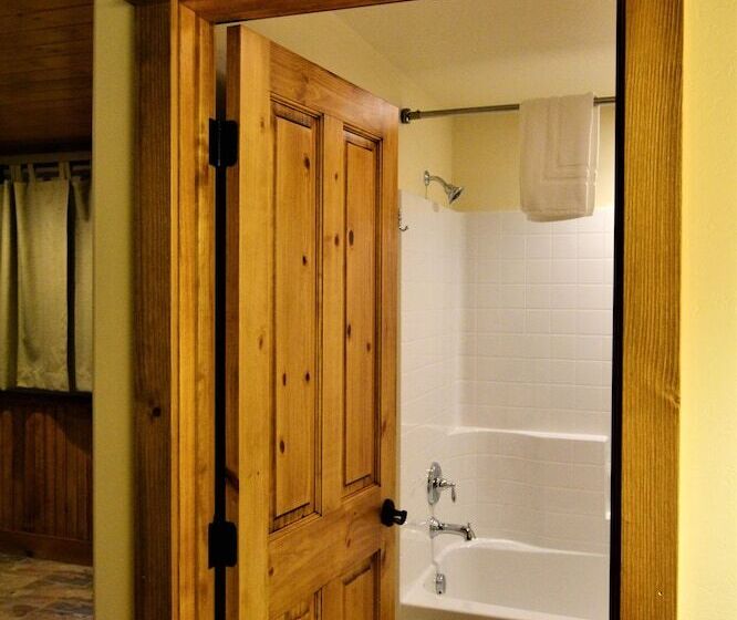 Mcallister Inn & Lodging