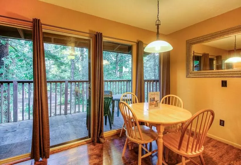 Redwoods River Resort