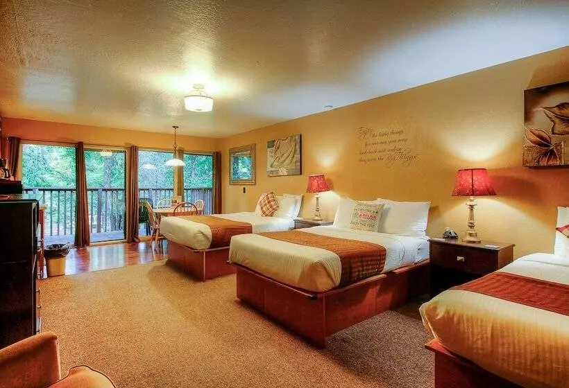 Redwoods River Resort