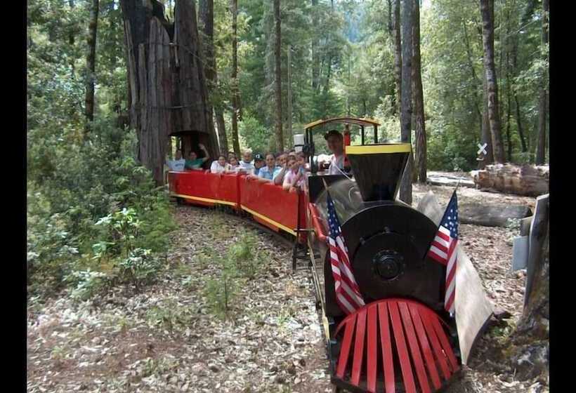 Redwoods River Resort
