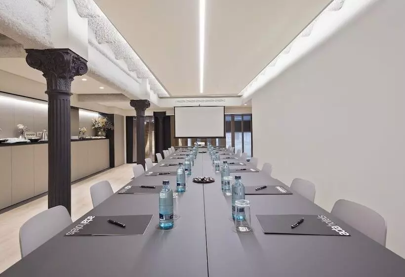 Отель Acta Atrium Palace