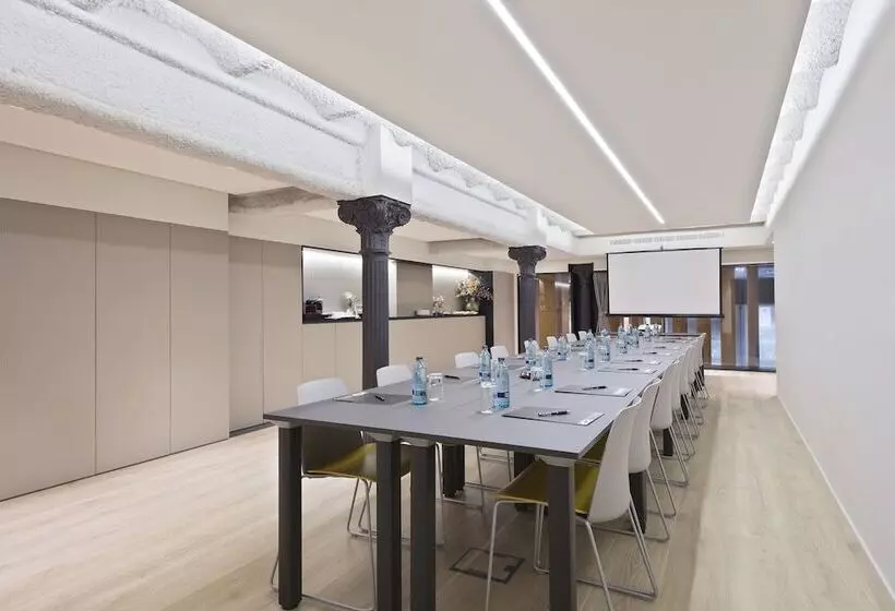 Отель Acta Atrium Palace