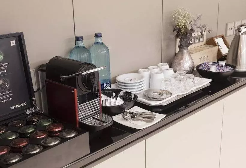 Отель Acta Atrium Palace