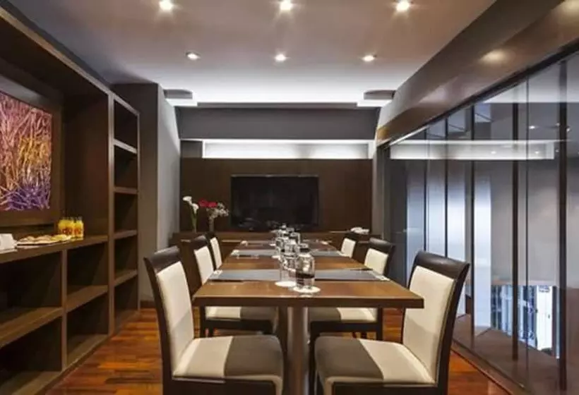 Отель Acta Atrium Palace