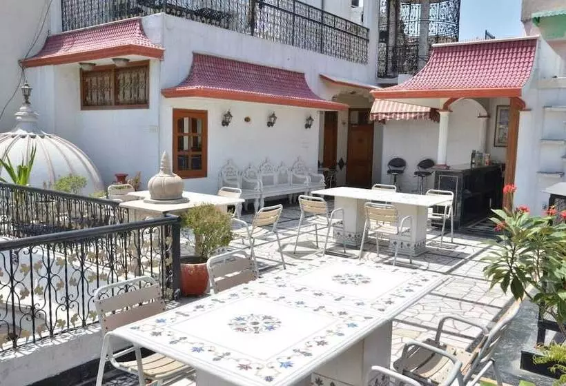 فندق Bajaj Indian Home Stay