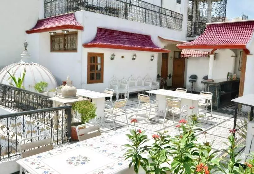 فندق Bajaj Indian Home Stay