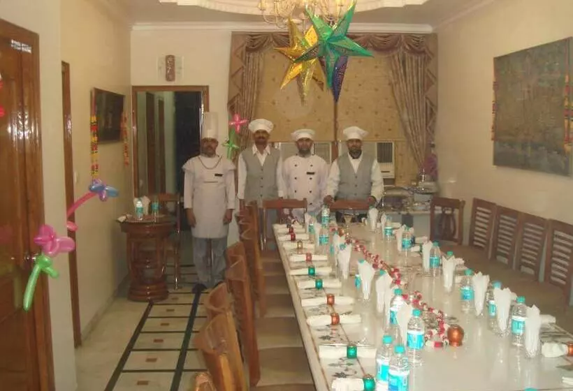 فندق Bajaj Indian Home Stay