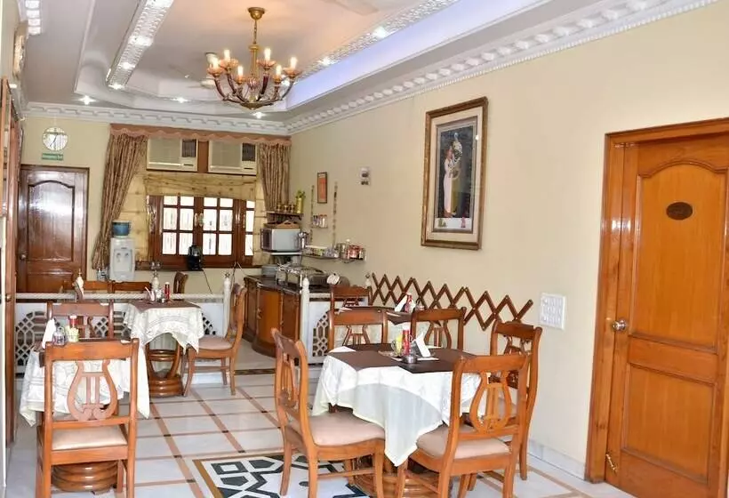 فندق Bajaj Indian Home Stay