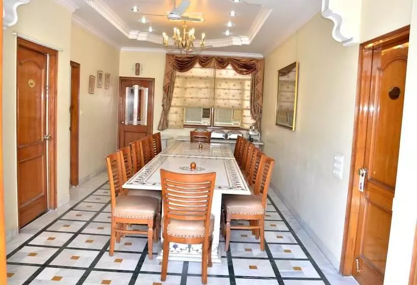 فندق Bajaj Indian Home Stay