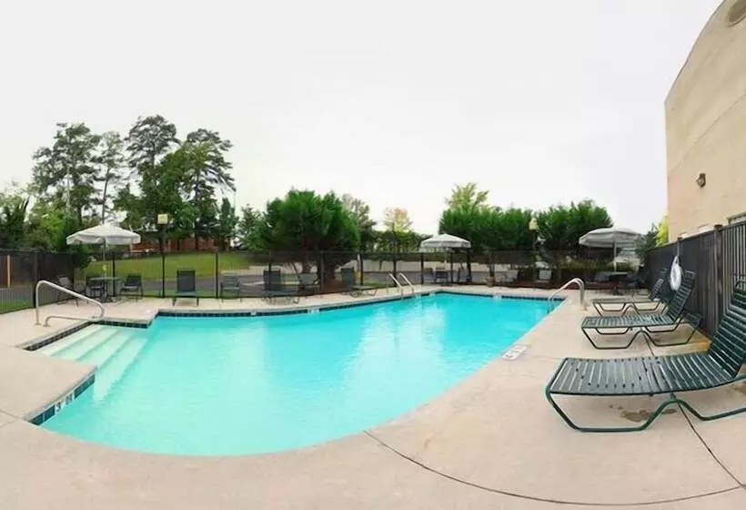 בית מלון כפרי Comfort Inn Birmingham  Irondale