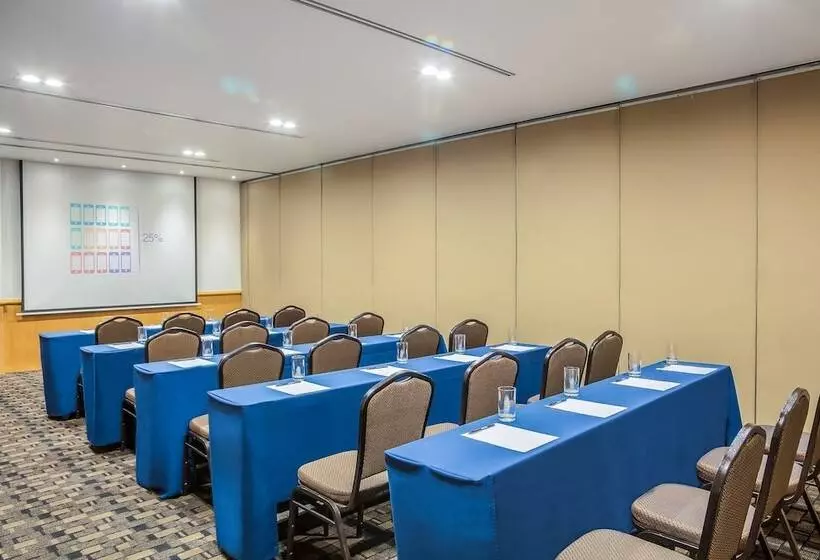 酒店 Fiesta Inn Monterrey La Fe