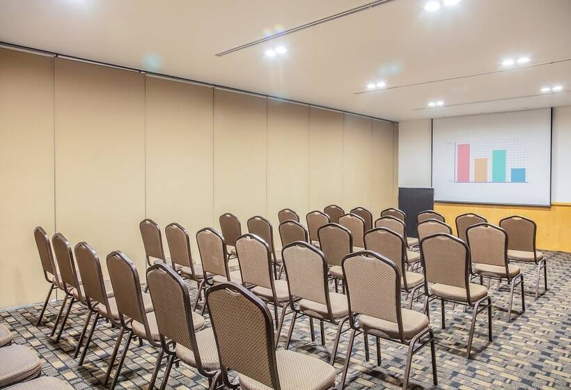 בית מלון כפרי Fiesta Inn Monterrey La Fe