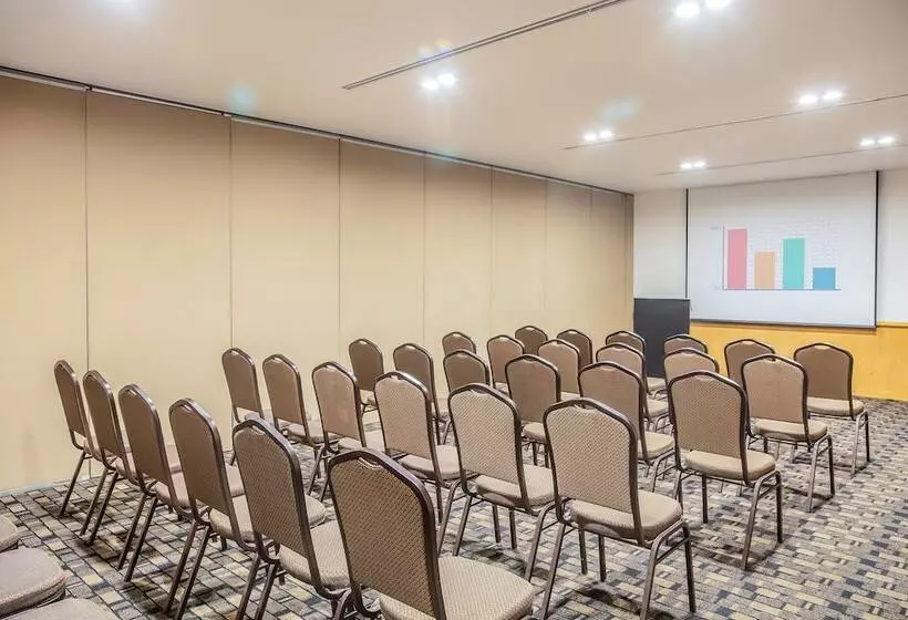 酒店 Fiesta Inn Monterrey La Fe