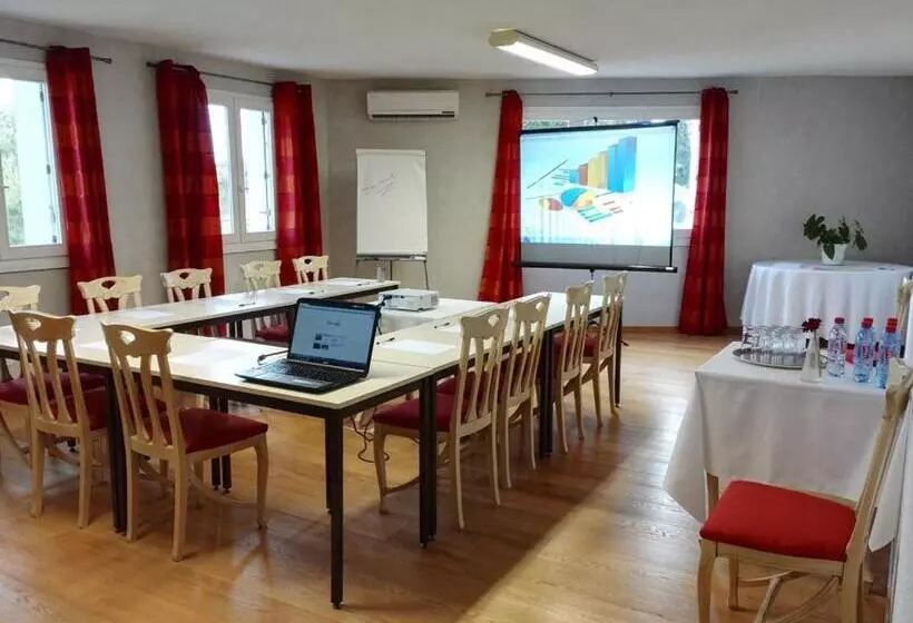 Отель Hostellerie Saint Benoît