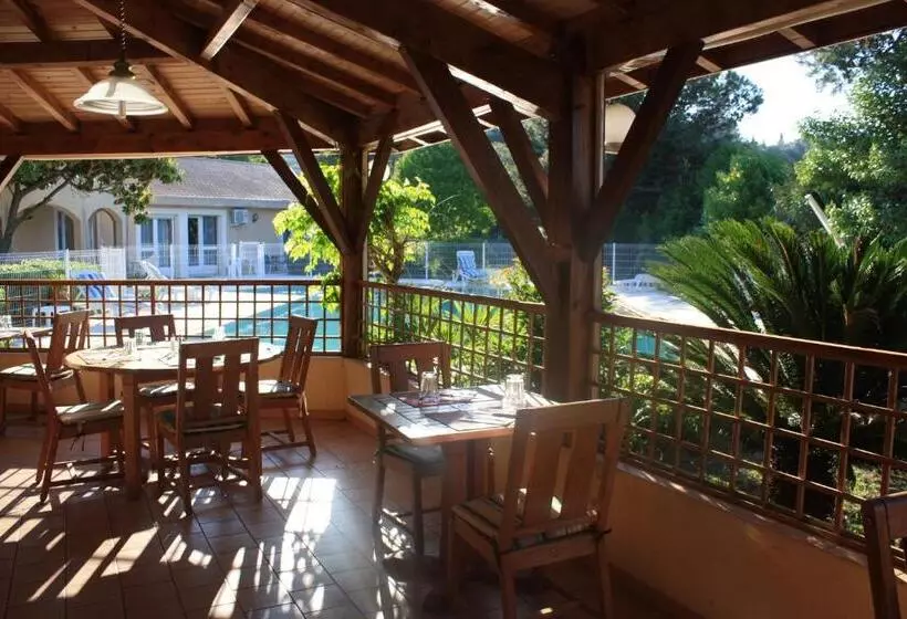 Отель Hostellerie Saint Benoît