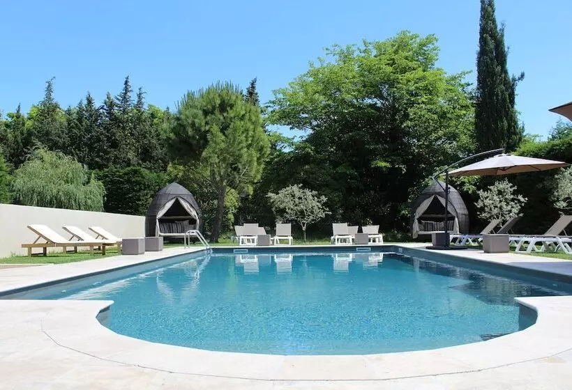 Отель Le Mas Du Colombier