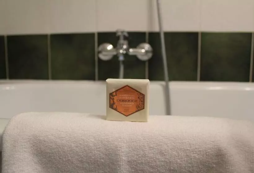 Отель Le Mas Du Colombier