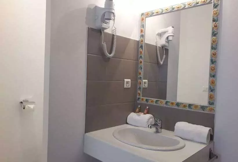 Отель Le Mas Du Colombier