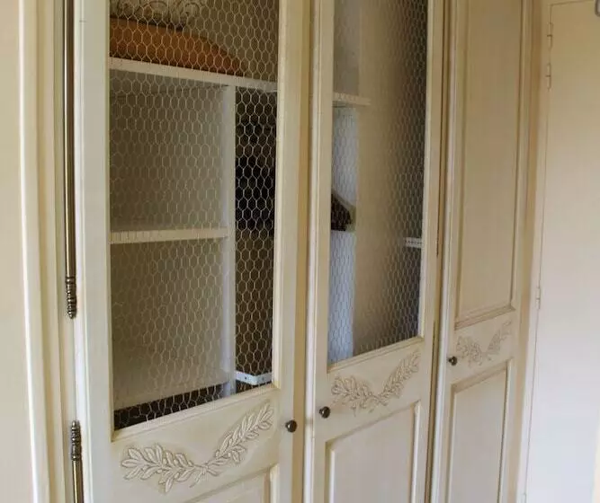 Отель Le Mas Du Colombier