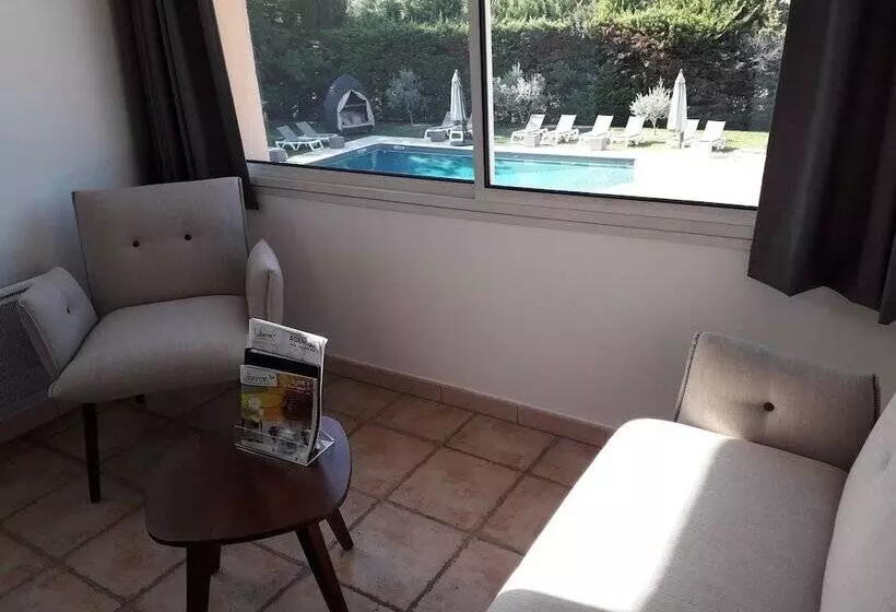 Отель Le Mas Du Colombier