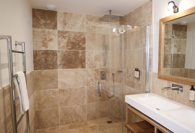 Les Vagues Hotel & Spa