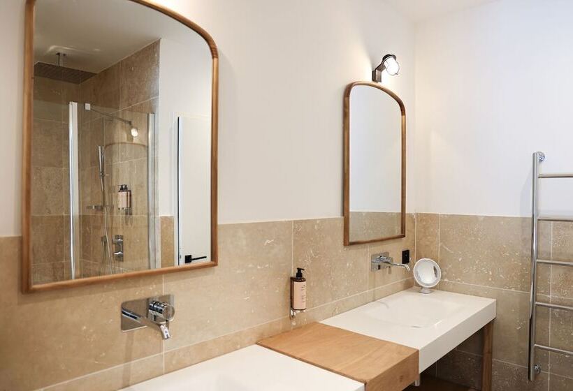 Les Vagues Hotel & Spa