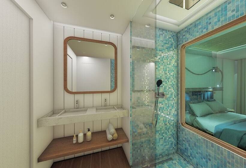 Les Vagues Hotel & Spa