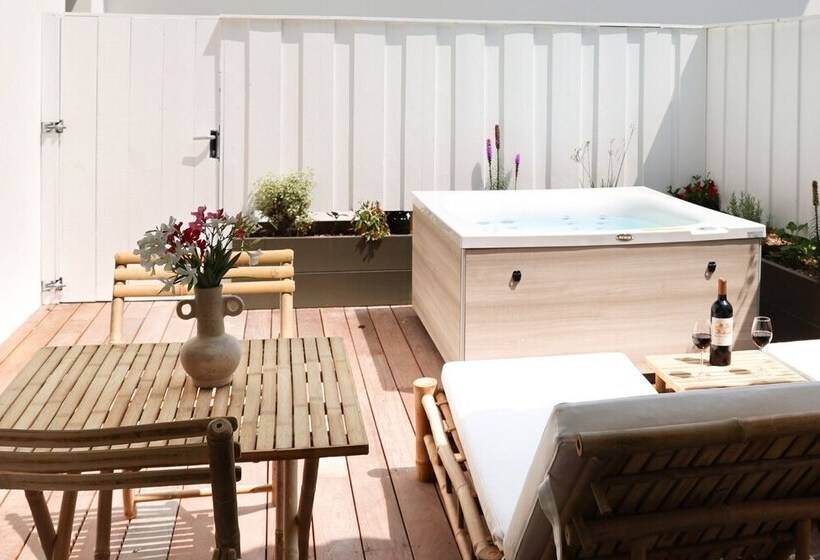 Les Vagues Hotel & Spa