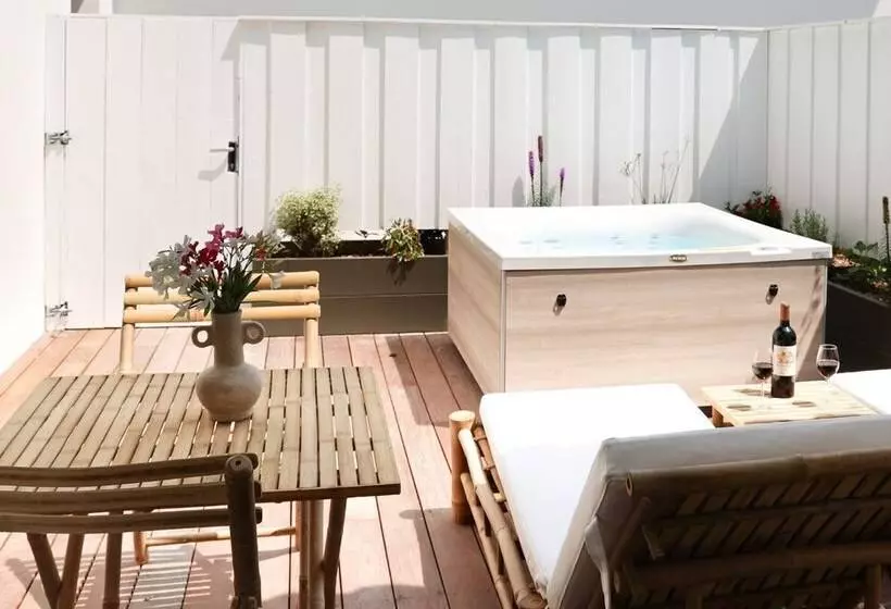 Les Vagues Hotel & Spa