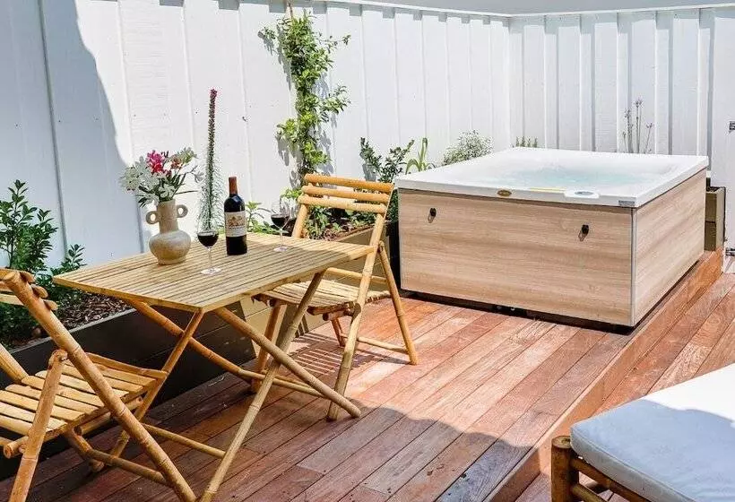 Les Vagues Hotel & Spa