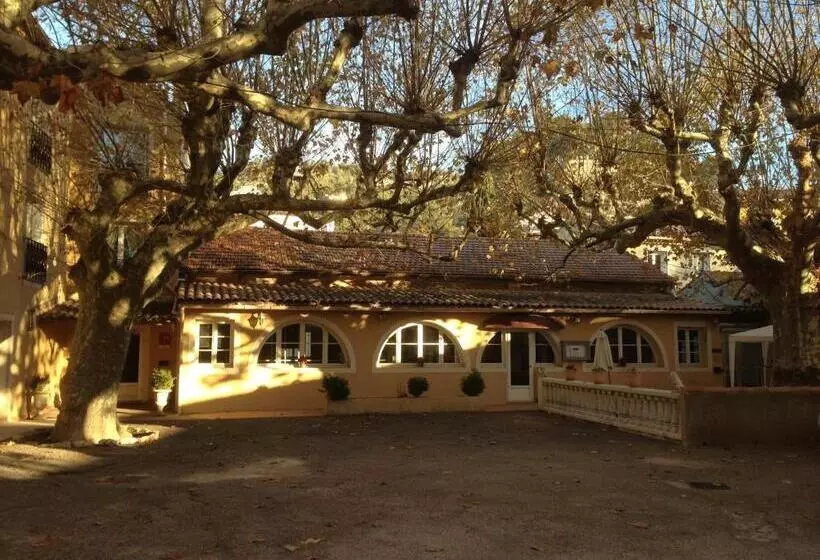 ホテル Restaurant Le Commerce