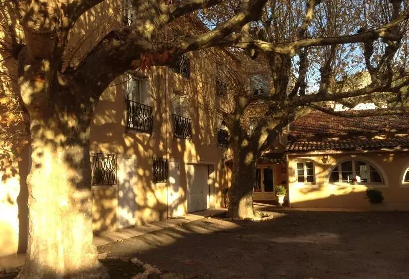 ホテル Restaurant Le Commerce