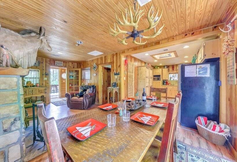 Unique Bear Country Cabin In Ruidoso W/ Hot Tub!