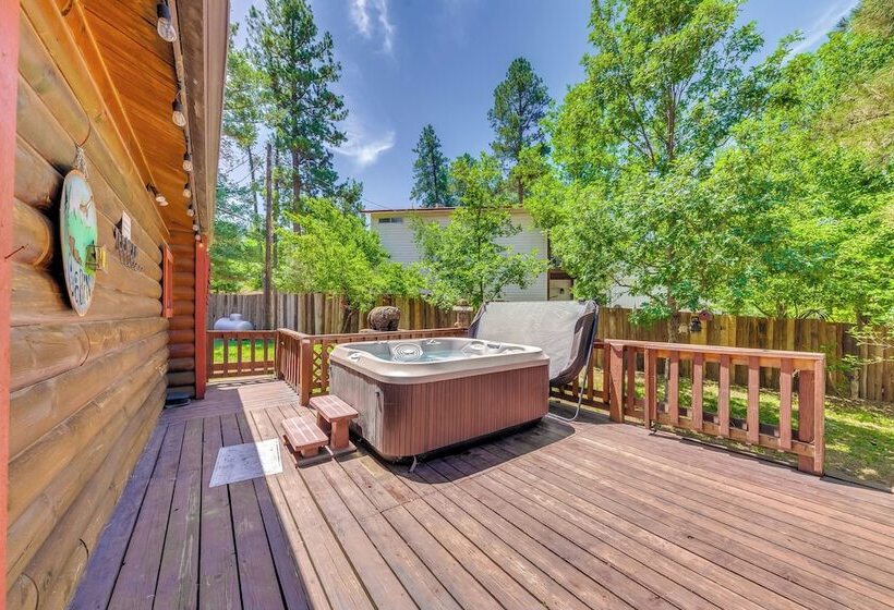 Unique Bear Country Cabin In Ruidoso W/ Hot Tub!