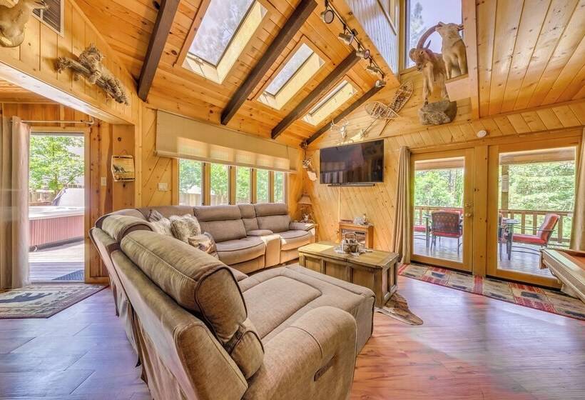 Unique Bear Country Cabin In Ruidoso W/ Hot Tub!