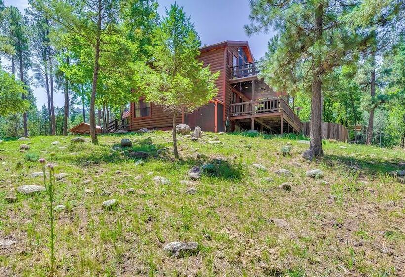 Unique Bear Country Cabin In Ruidoso W/ Hot Tub!