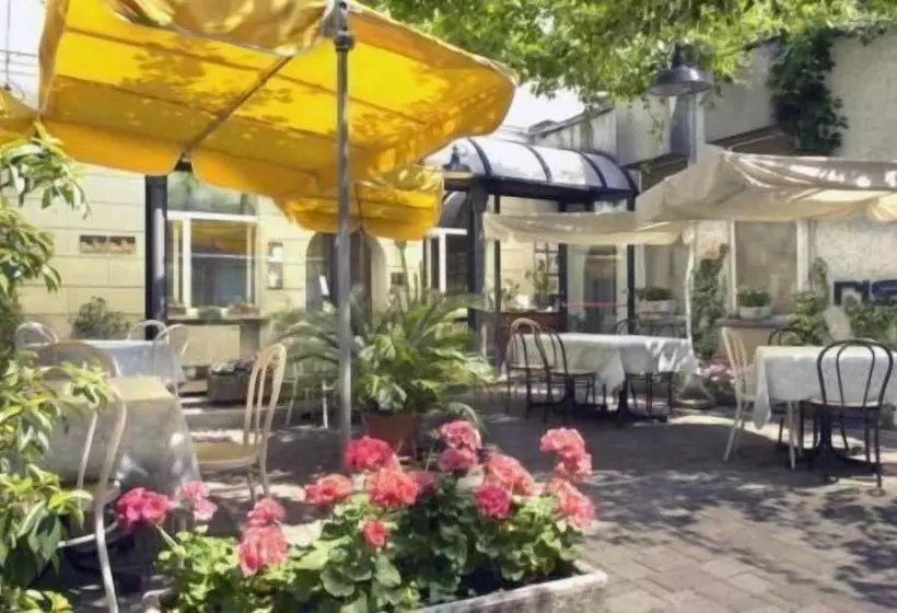 فندق Albergo Ristorante Della Torre