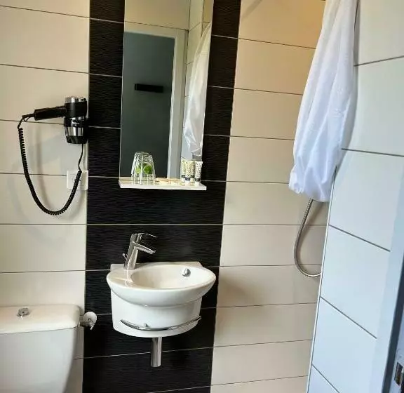 Отель Logis Les Voiliers