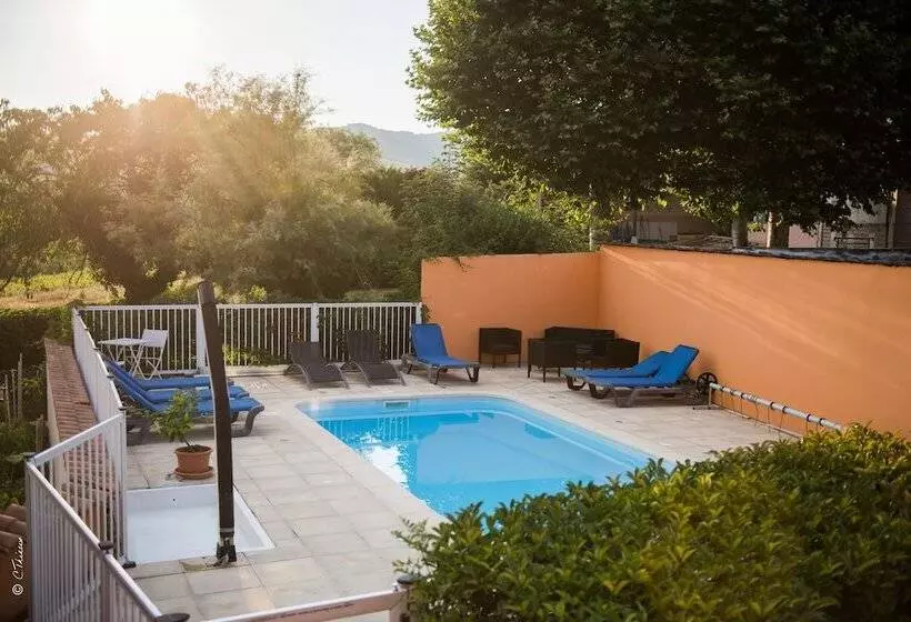 فندق Chez La Rose