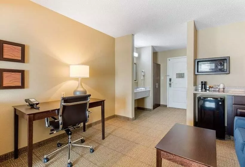 Отель Comfort Inn & Suites Bryant   Benton