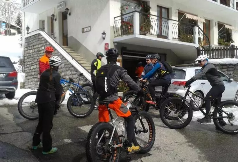 ホテル Flor Alpes