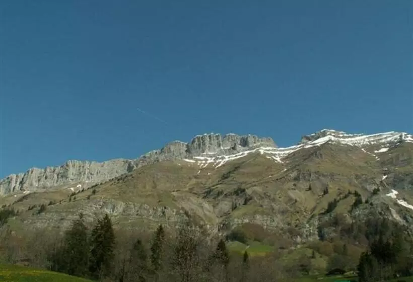 ホテル Flor Alpes