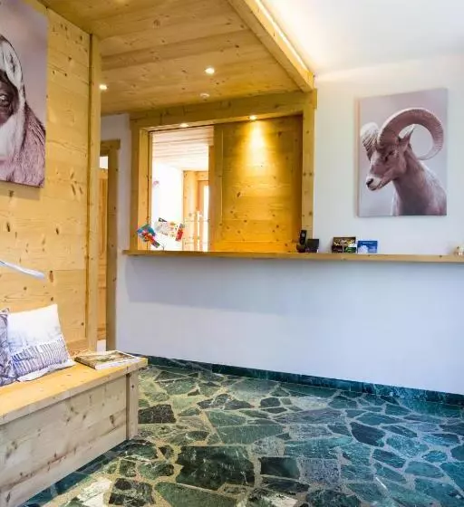 ホテル Flor Alpes