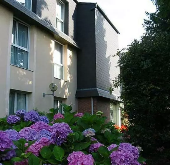 Hotel Restaurant La Paix La Robe Et Le Palais