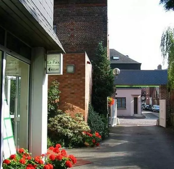 Hotel Restaurant La Paix La Robe Et Le Palais