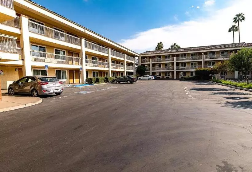 هتل Hyland Inn Near Pasadena Civic Center