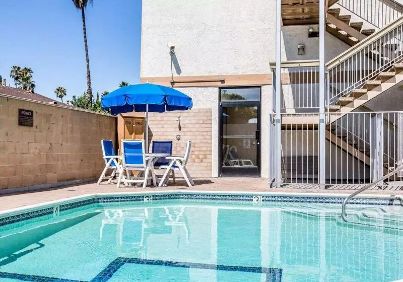 هتل Hyland Inn Near Pasadena Civic Center