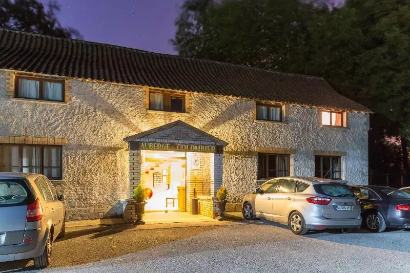 ホテル Logis Auberge Du Colombier