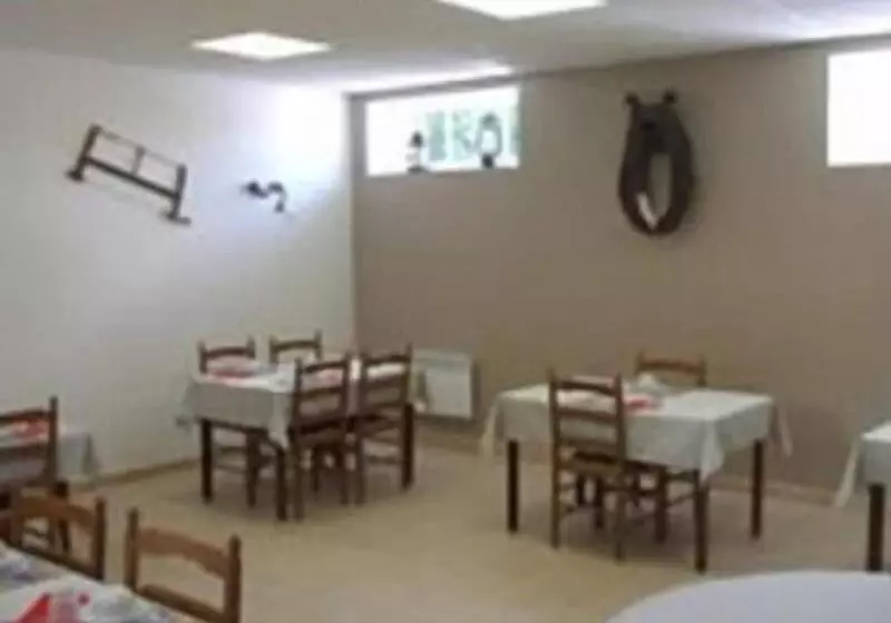 ホテル Logis Auberge Du Colombier